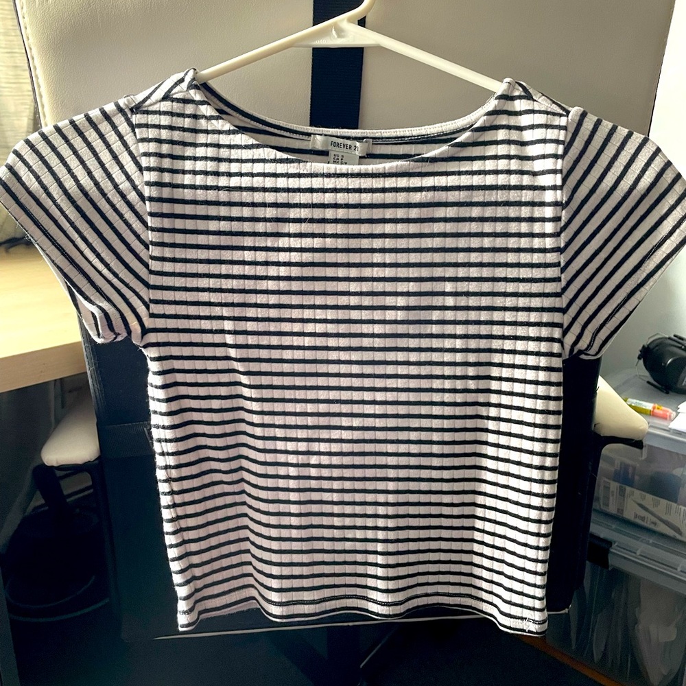 Forever 21 - striped midriff short sleeve - S
